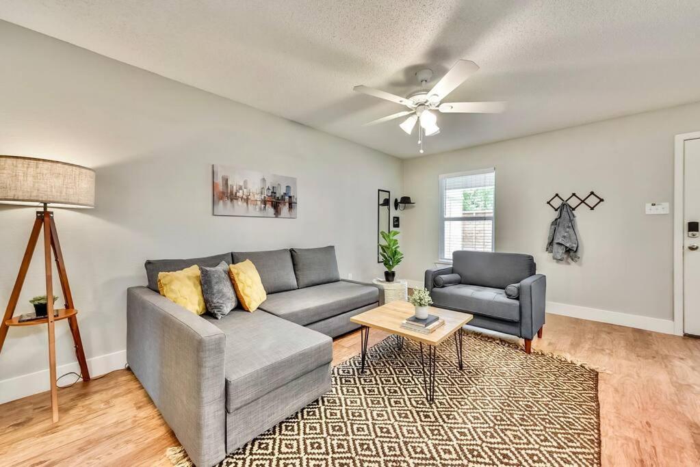 Apartamento Hello Gorgeous Flat Near Downtown! Dallas Exterior foto