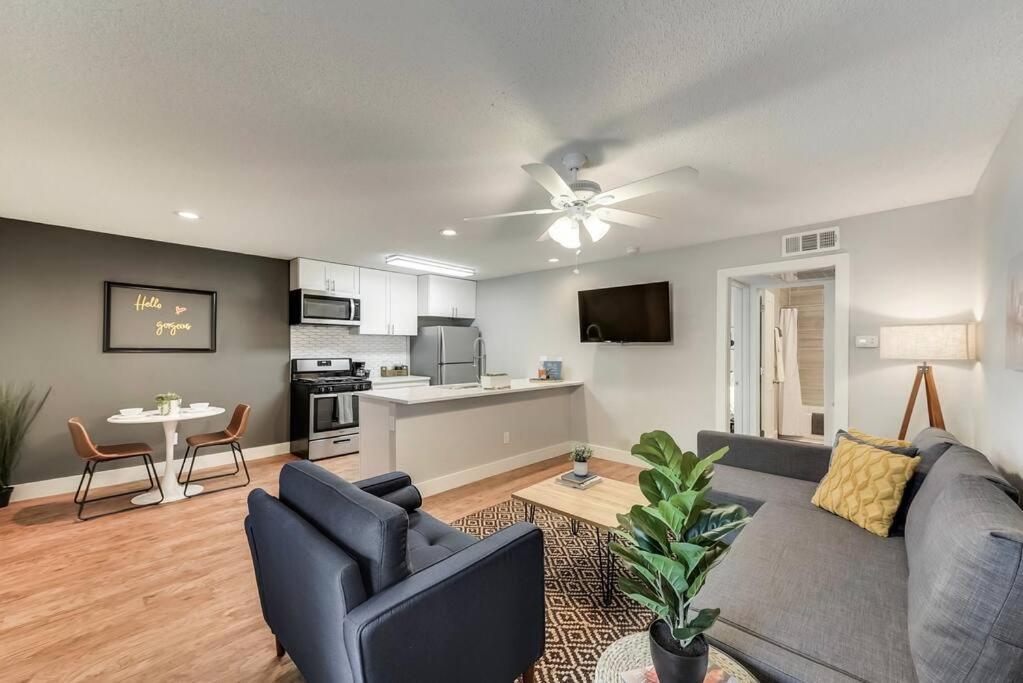 Apartamento Hello Gorgeous Flat Near Downtown! Dallas Exterior foto